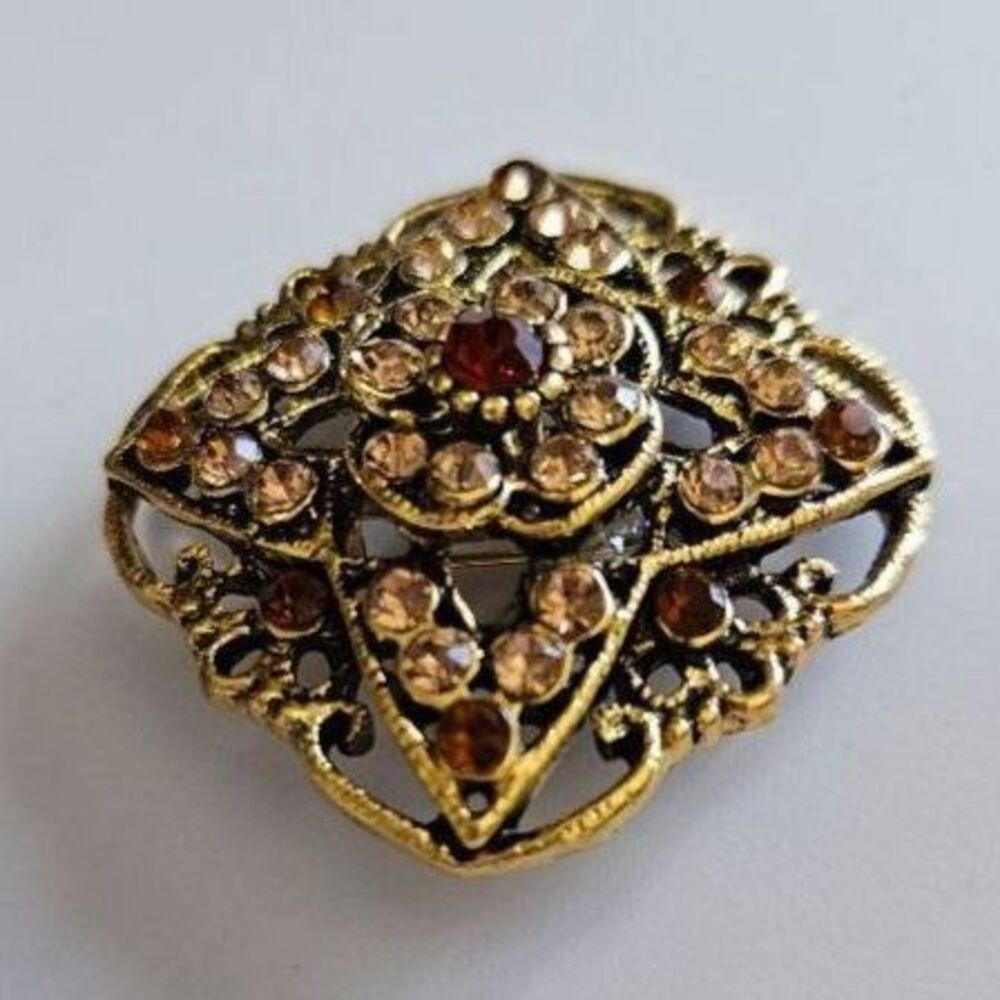*Sale* Gold tone rhinestone brooch - Picture 7 of 8